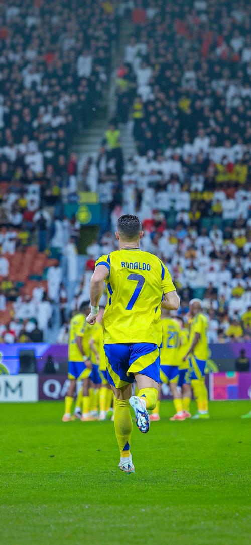 埃迪-豪谈伊萨克：想回到球队训练，你得先证明自己配得上（埃迪-豪：伊萨克若想回归球队训练，必须先证明自己有资格）