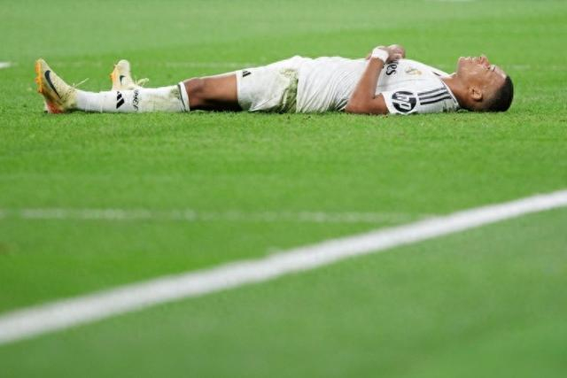 迪米特列夫斯基：瓦伦上赛季卡我出场数，少上一场少付30万（迪米特列夫斯基：瓦伦故意压缩我出场次数，少踢一场就能省30万）