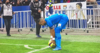 瑞天空：AC米兰与阿利松接触，利物浦对明夏转会持开放态度（瑞天空：米兰与阿利松已有接触，利物浦对其明夏转会持开放立场）