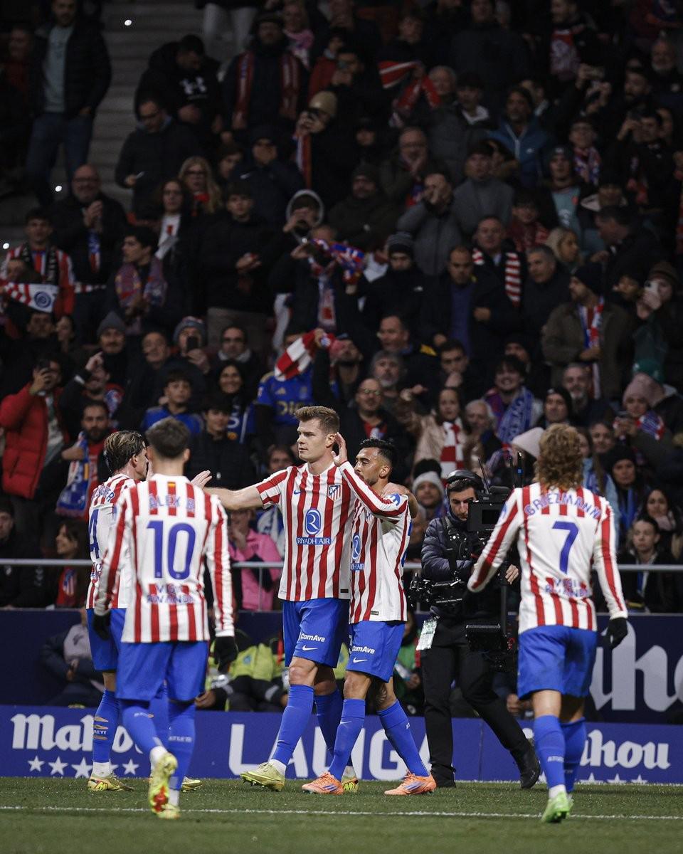 德尚在克莱枫丹问候球员：为卡马庆生、与坎特重逢（德尚现身克莱枫丹探访球员：为卡马庆生并与坎特久别重逢）