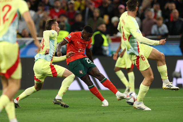 三分11中10生涯新高！穆雷25中19得到52分6板4助