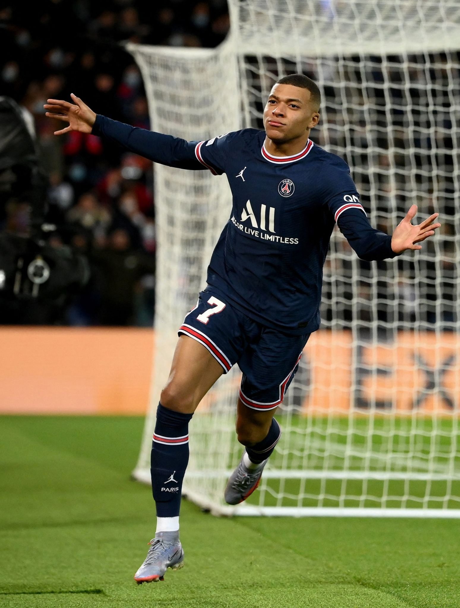 2025年中超最佳裁判：金哨李海新，银哨唐顺齐，铜哨傅明（2025中超裁判评选结果：李海新夺金哨，唐顺齐获银哨，傅明摘铜哨）