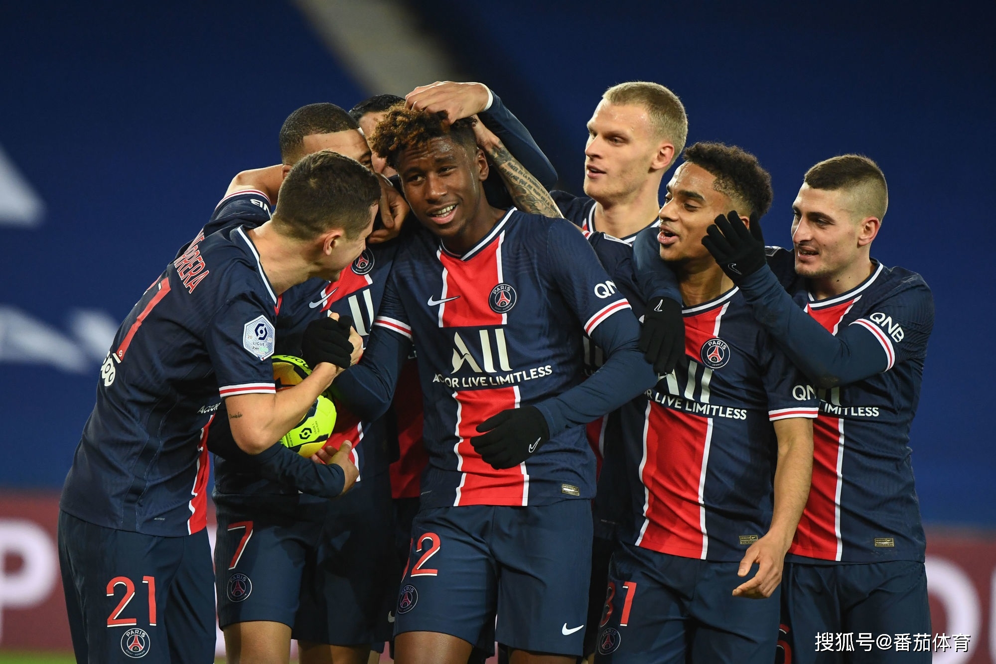 篮球火箭球员社媒晒出训练照（火箭队球员社交平台晒训练照）