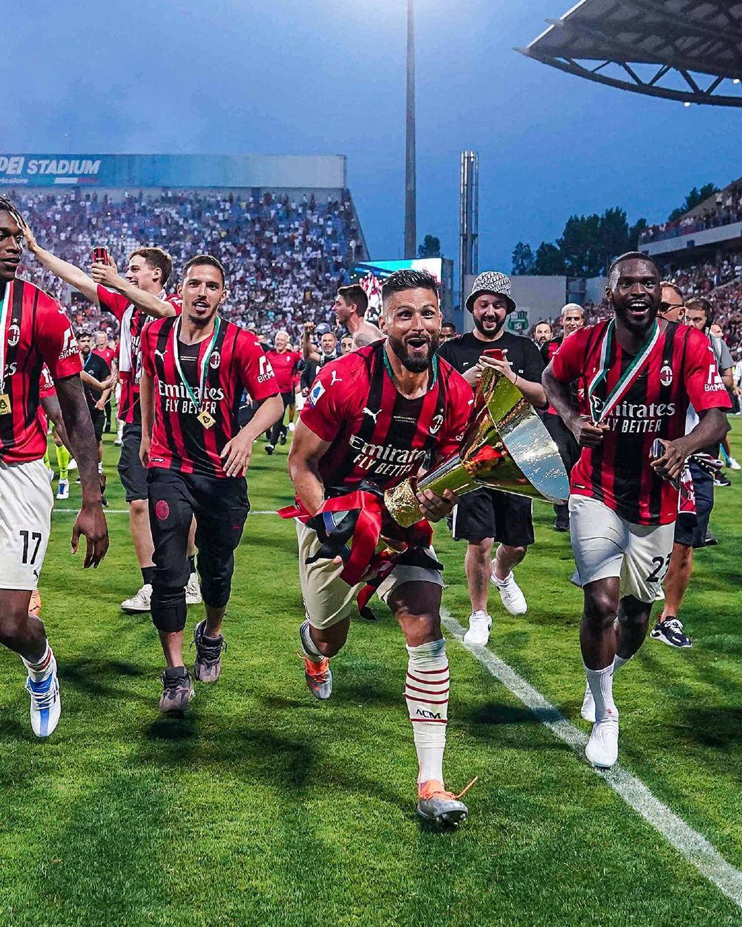 用波杰换下斯潘塞？科尔：斯潘塞打了很久，波杰打得也很好啊（科尔谈是否用波杰替下斯潘塞：斯潘塞出场已久，波杰同样表现出色）