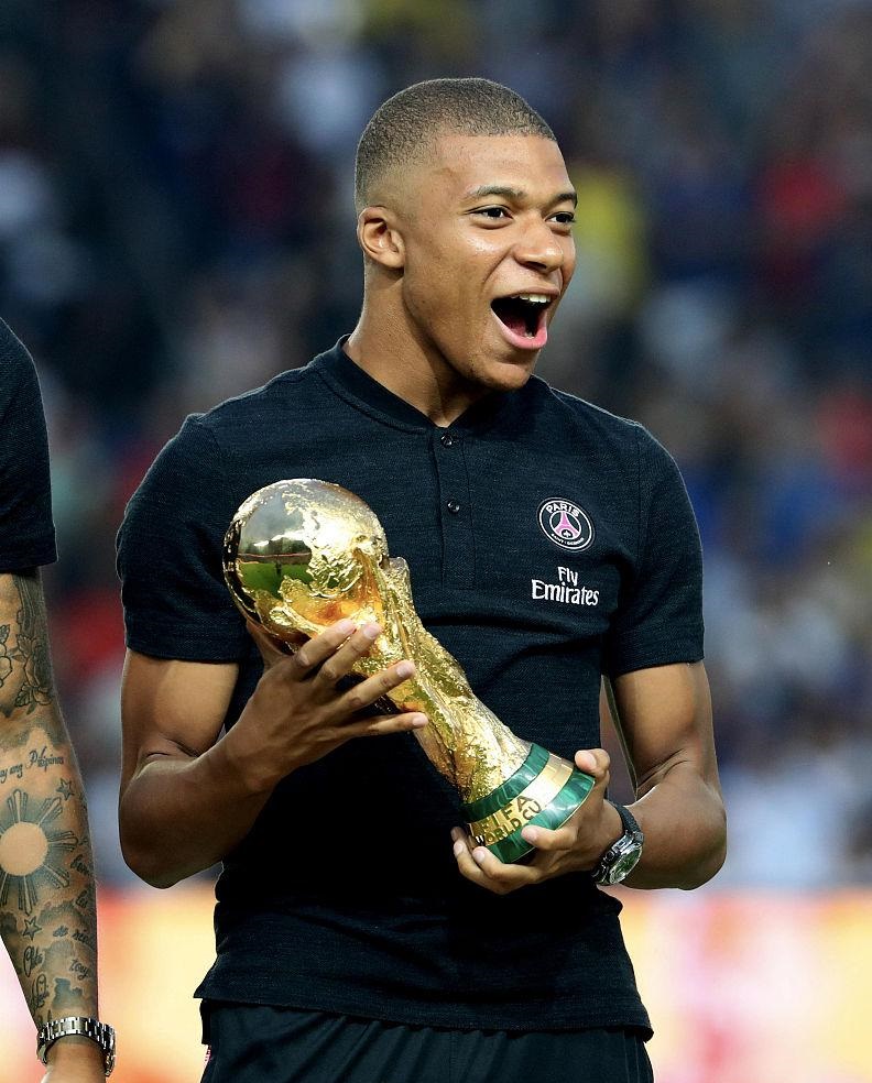 图片报：瓜帅对埃切韦里的情况不满，球员冬窗可能被租回河床