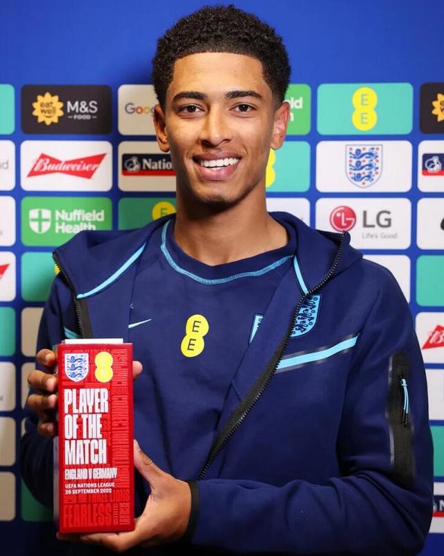 足球中超主帅否认下课传闻：全力以赴（中超主帅辟谣下课风波：将继续全力以赴）