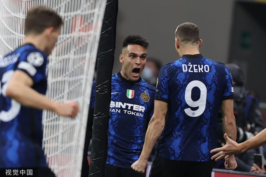 塞萨尔：齐沃为什么要换下博尼和泽林斯基？他俩明明表现最好（塞萨尔质疑齐沃换人决定：为何撤下表现最好的博尼和泽林斯基？）